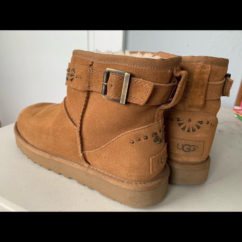 UGG shirt bege for female size 9